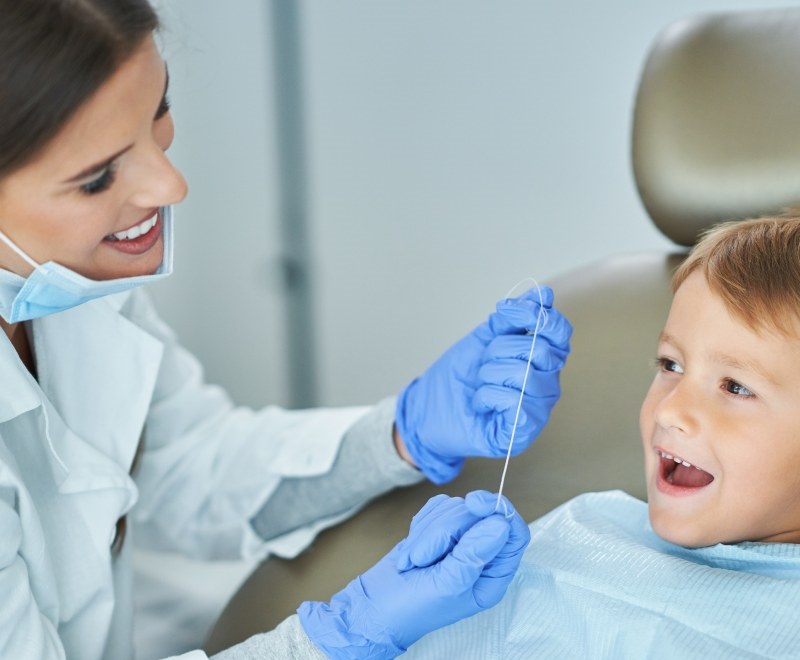 
чистить зубы ребенку